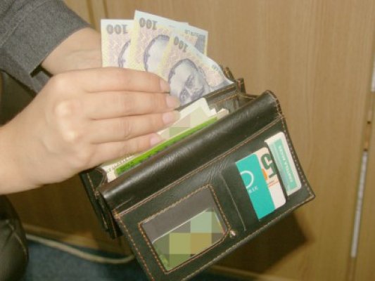 Leul se depreciază puternic